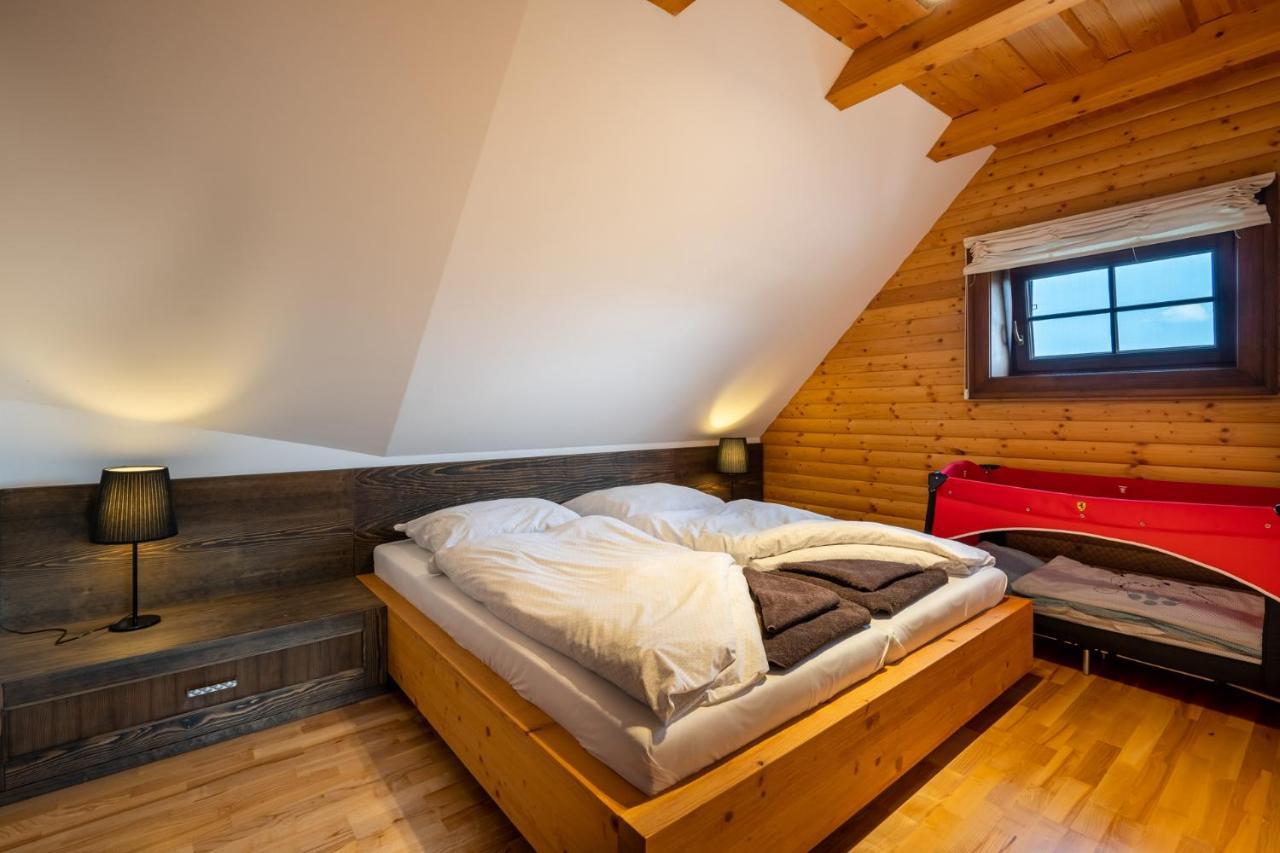 Wellness Drevenica Zuberec, 3 Apartmany, 2 Studia, Tatranske Stity Z Terasy Exterior photo